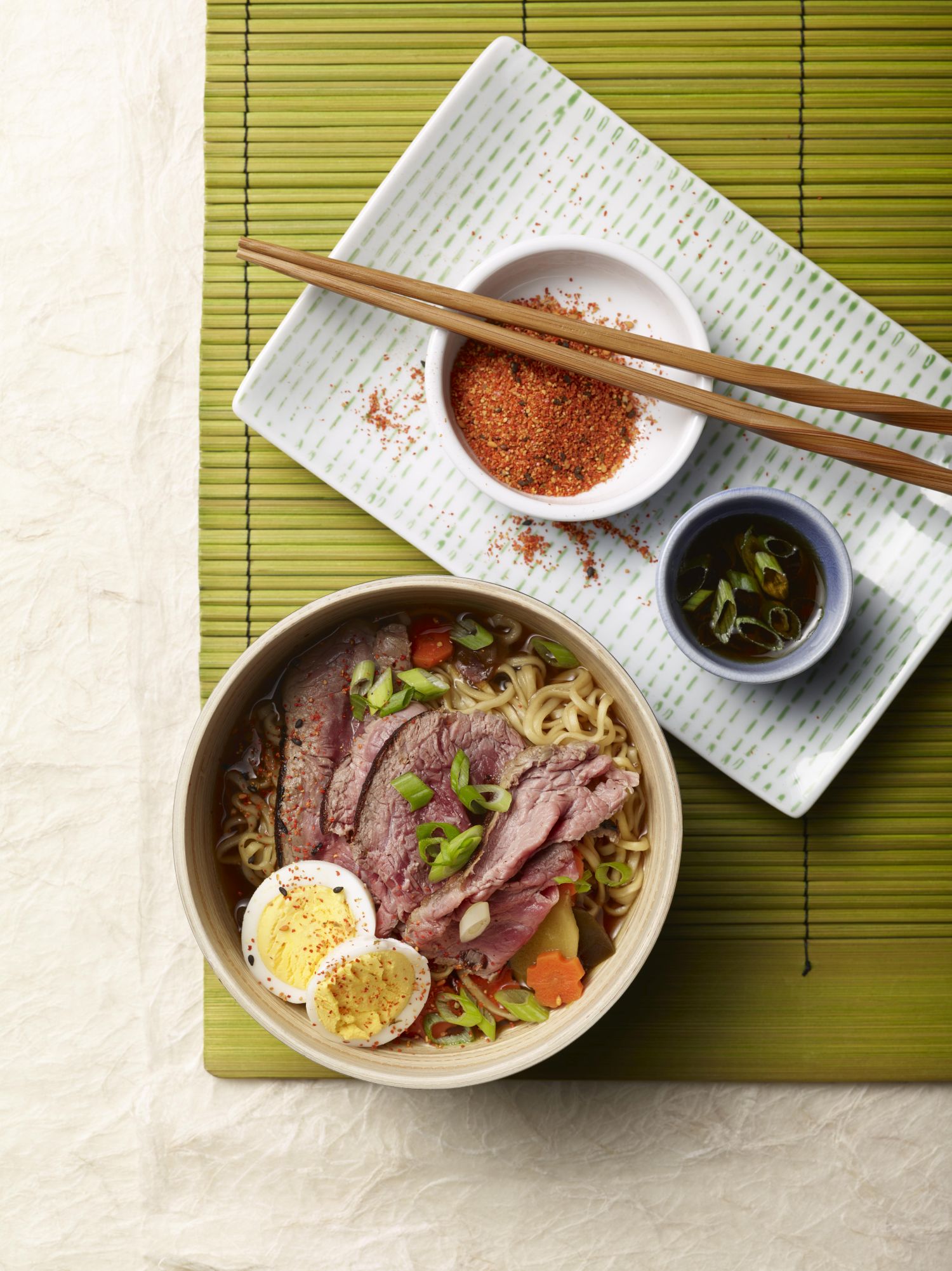 ราเมนเนื้อวัวออสเตรเลีย ที่เลี้ยงด้วยหญ้าหั่นบาง